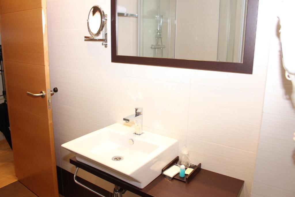 Hotel Ciutat D'Amposta Ngoại thất bức ảnh